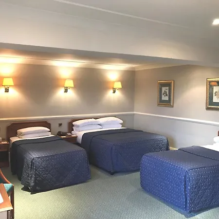 Cairn Hotel