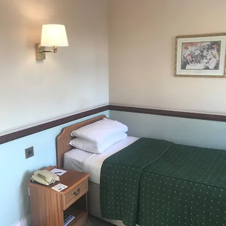 Cairn Hotel