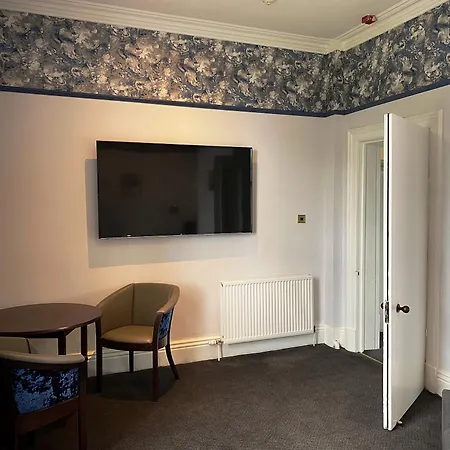 Cairn Hotel